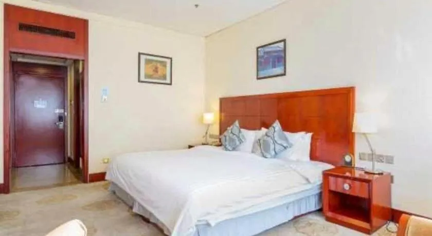 Bed in Jinjiang Hotel Qianan