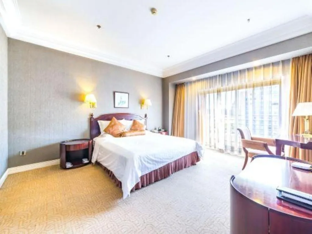 Bed in Jinjiang Hotel Qianan