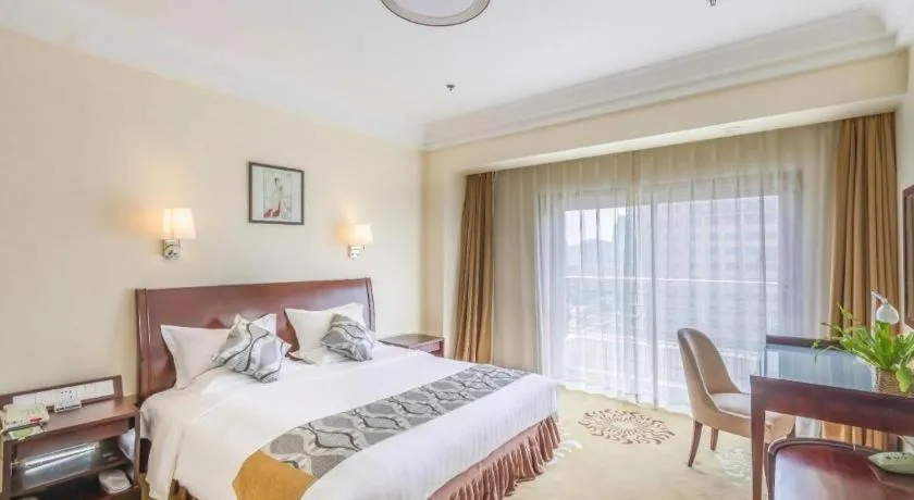 Bed in Jinjiang Hotel Qianan