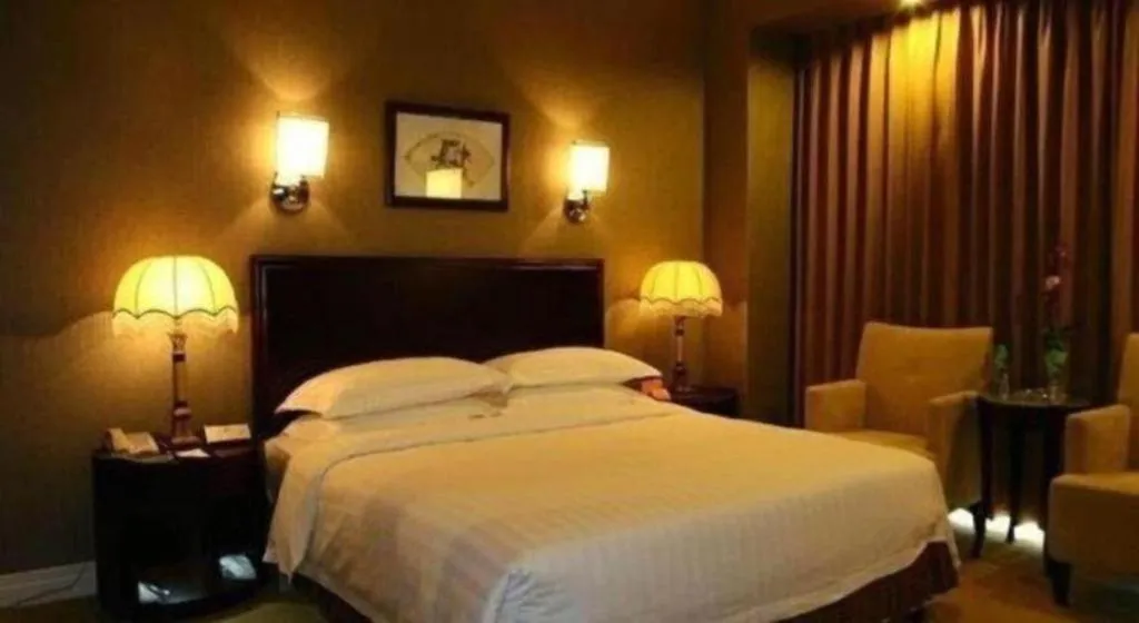 Bed in Jinjiang Hotel Qianan