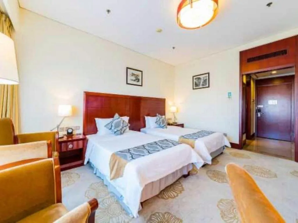 Bed in Jinjiang Hotel Qianan