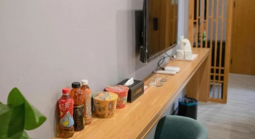 Shell Hotel Nanyang High-Speed Railway Station Jiangying Airport Huayaocheng