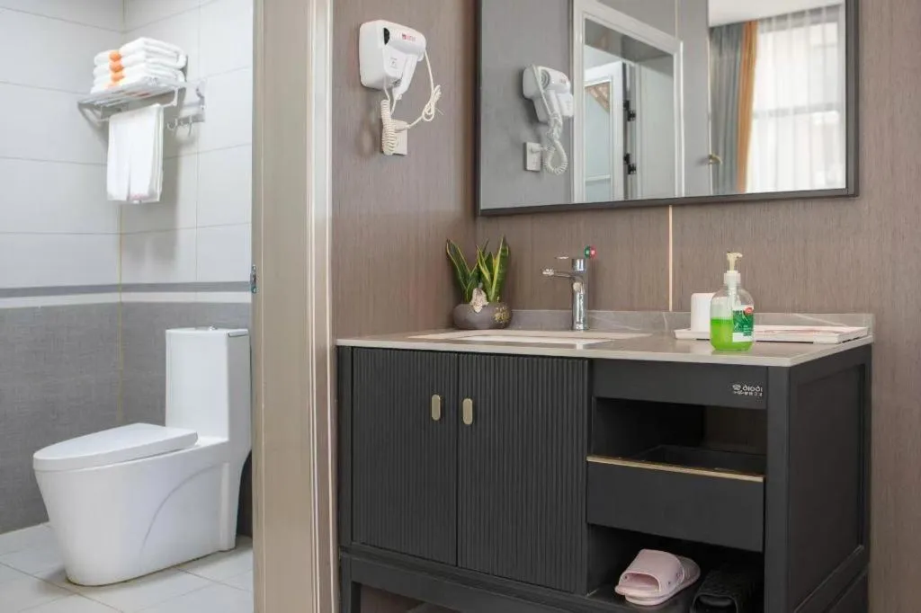 Shell Hotel Nanyang High-Speed Railway Station Jiangying Airport Huayaocheng