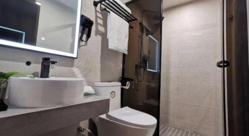 Green Tree Inn Express Shanghai Bund Yuyuan Xiaonanmen Metro Station