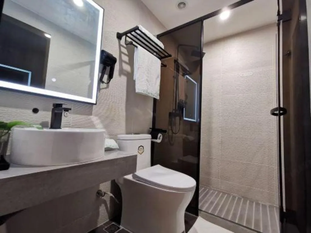 Green Tree Inn Express Shanghai Bund Yuyuan Xiaonanmen Metro Station