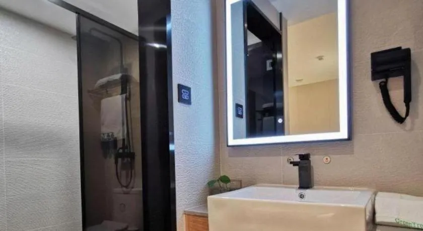 Green Tree Inn Express Shanghai Bund Yuyuan Xiaonanmen Metro Station