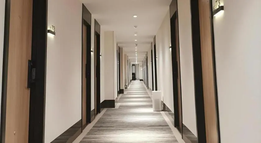 Green Tree Inn Express Shanghai Bund Yuyuan Xiaonanmen Metro Station