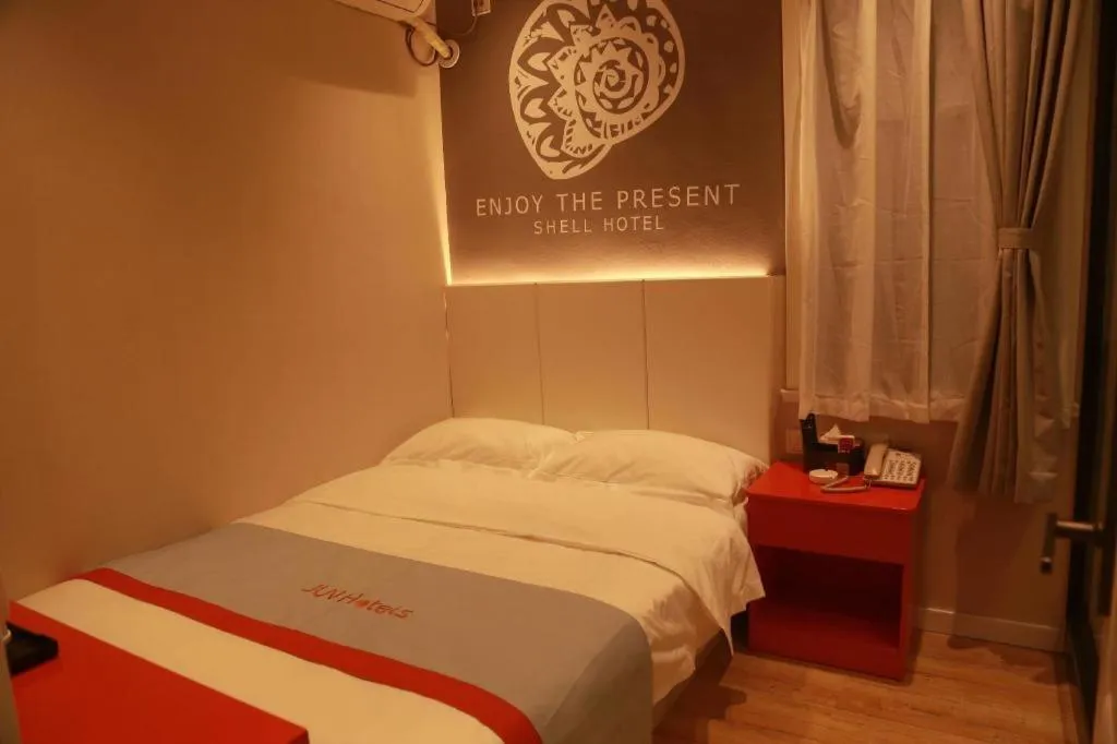 Bed in Shell Hotel Hebi Qi County Qihe Road