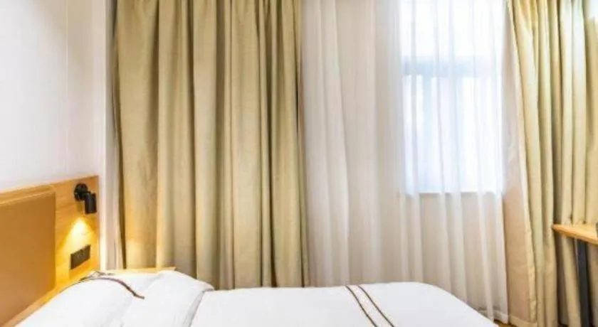 Bed in GreenTree Inn Express Shanghai Baoshan District Youyi Road Metro Station