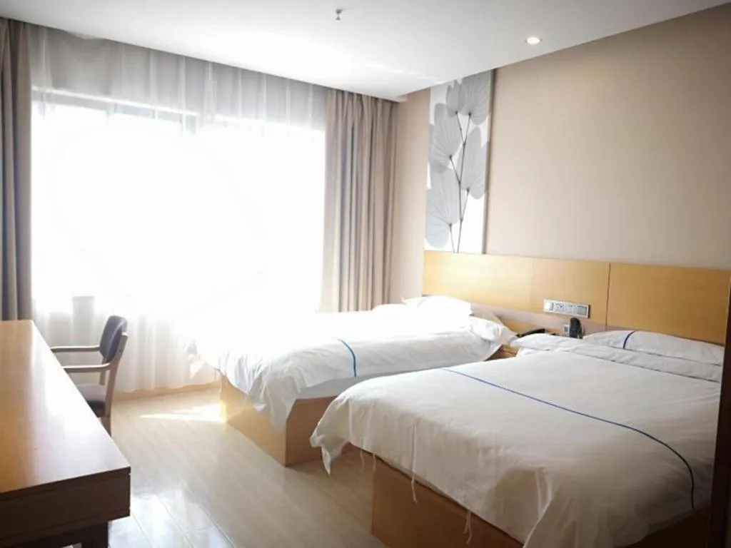Bed in GreenTree Inn Express Shanghai Baoshan District Youyi Road Metro Station