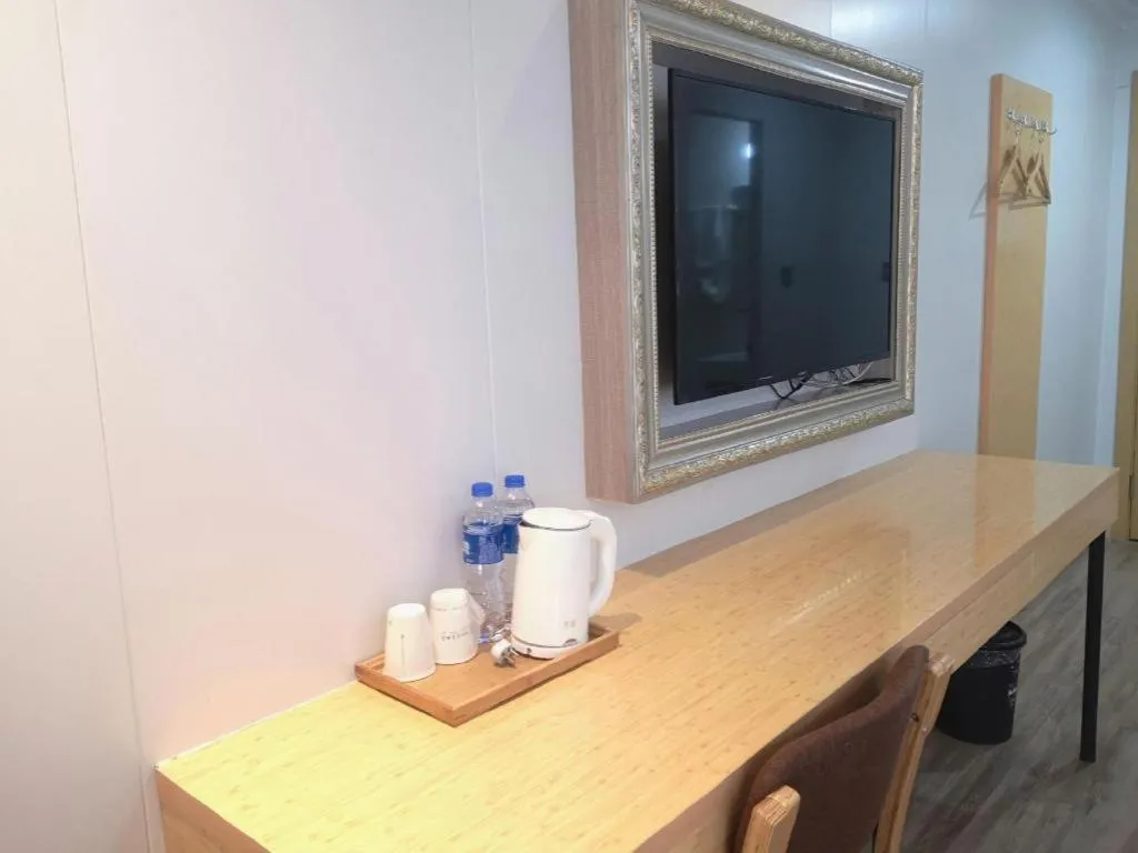 GreenTree Inn Express Shanghai Baoshan District Youyi Road Metro Station