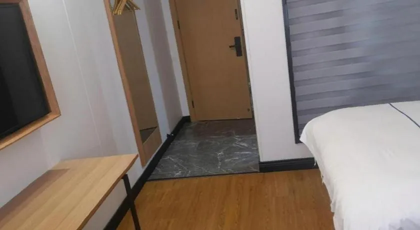 Bed in GreenTree Inn Express Shanghai Baoshan District Youyi Road Metro Station