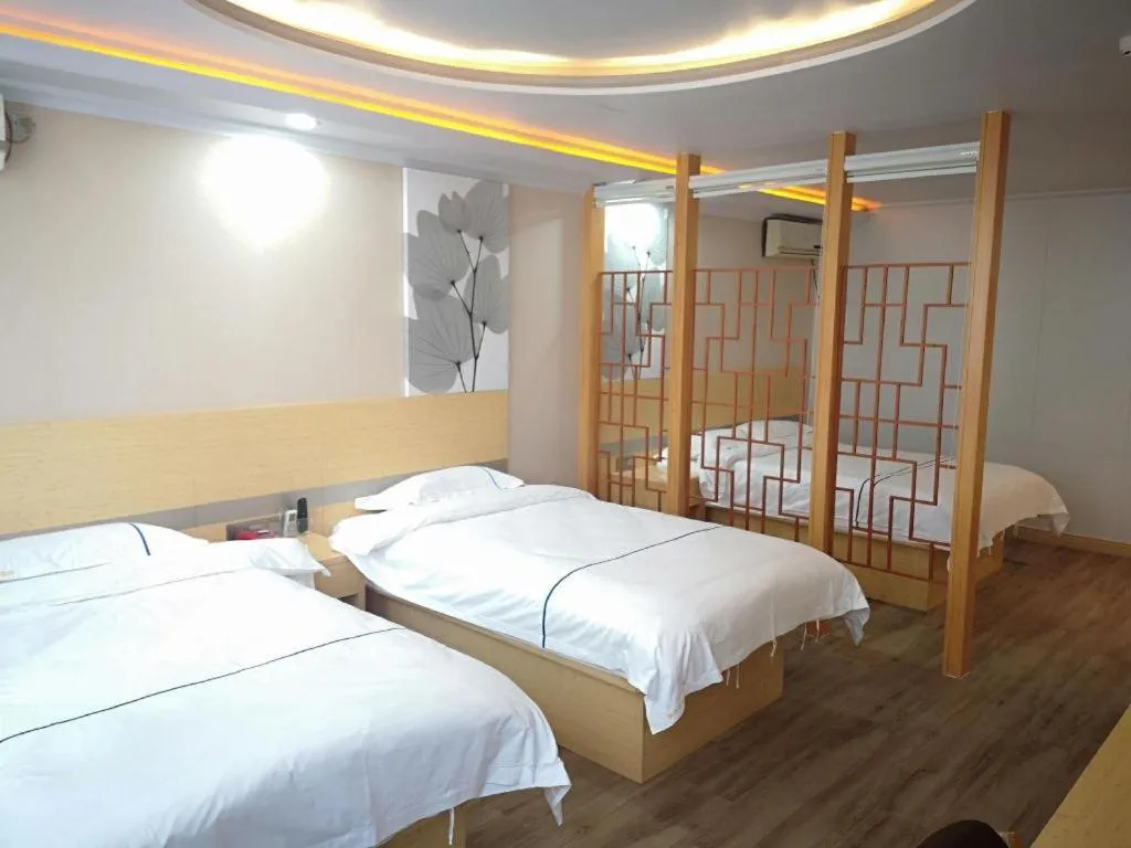 Bed in GreenTree Inn Express Shanghai Baoshan District Youyi Road Metro Station