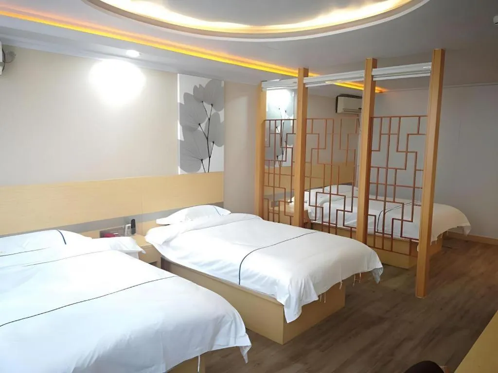 Bed in GreenTree Inn Express Shanghai Baoshan District Youyi Road Metro Station
