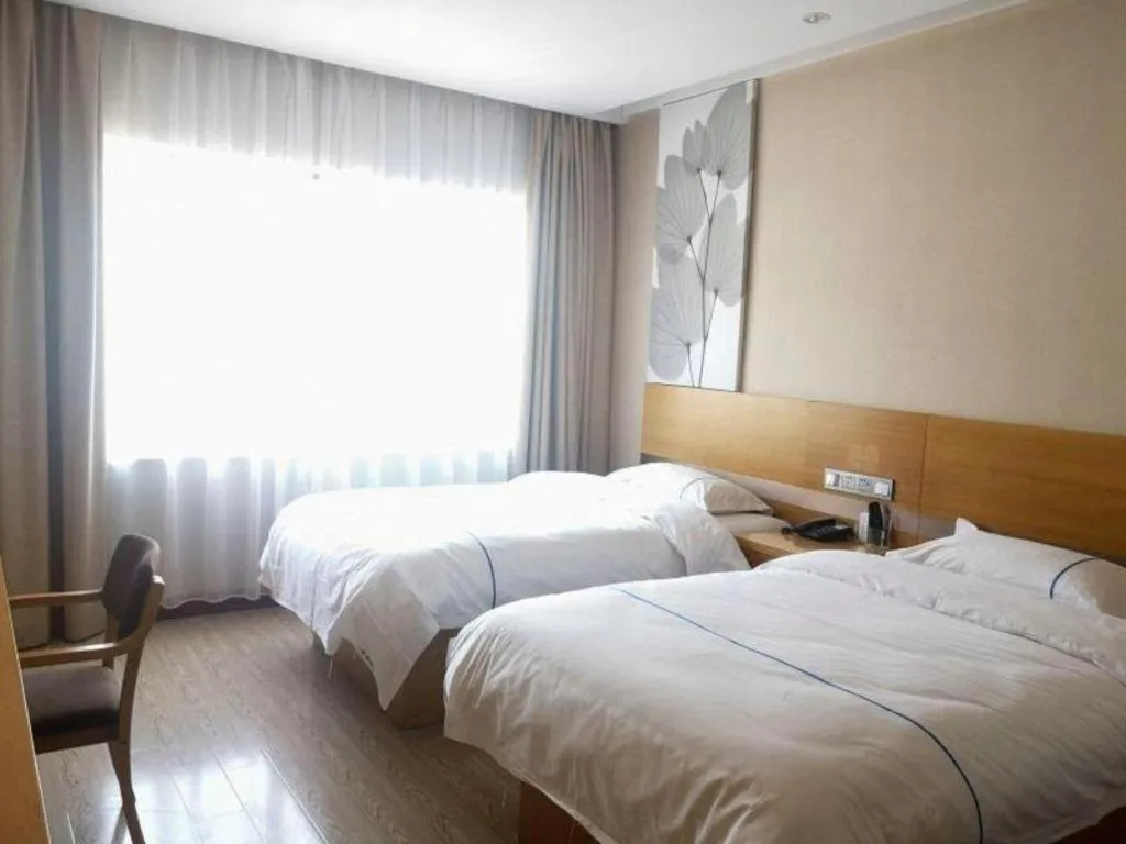Bed in GreenTree Inn Express Shanghai Baoshan District Youyi Road Metro Station