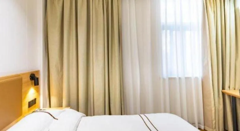 Bed in GreenTree Inn Express Shanghai Baoshan District Youyi Road Metro Station