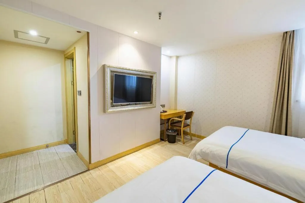 Bed in GreenTree Inn Express Shanghai Baoshan District Youyi Road Metro Station