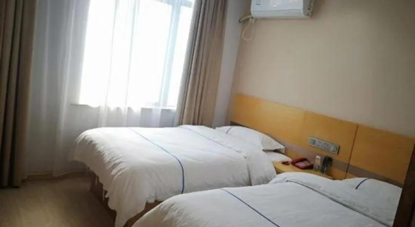 Bed in GreenTree Inn Express Shanghai Baoshan District Youyi Road Metro Station