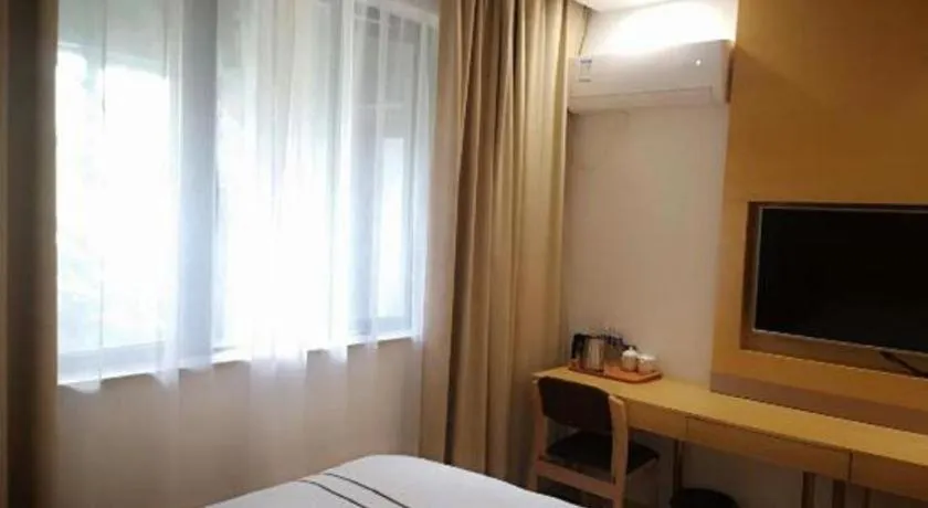 Bed in GreenTree Inn Express Shanghai Baoshan District Youyi Road Metro Station