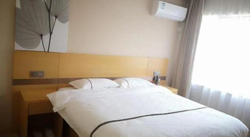 Bed in GreenTree Inn Express Shanghai Baoshan District Youyi Road Metro Station