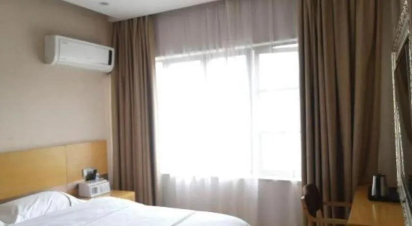 Bed in GreenTree Inn Express Shanghai Baoshan District Youyi Road Metro Station