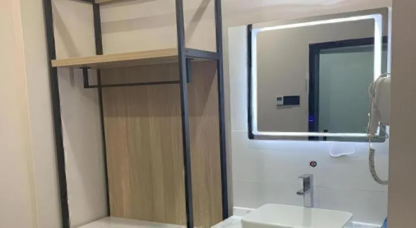 GreenTree Inn Express Xuzhou Pizhou Tiefu Town Bus station.