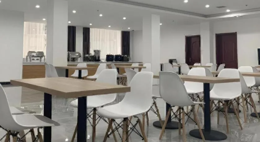 GreenTree Inn Express Xuzhou Pizhou Tiefu Town Bus station.