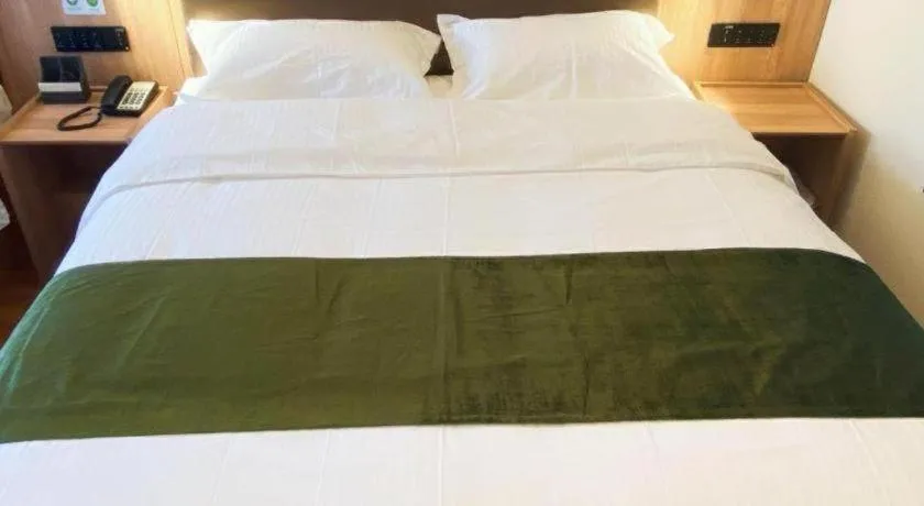 Bed in GreenTree Inn Express Beijing Fangshan District Doudian Road Jin Yuan