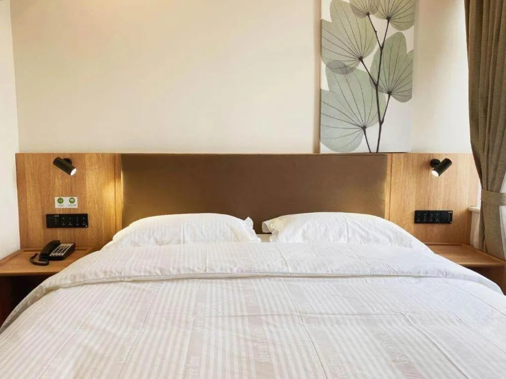 Bed in GreenTree Inn Express Beijing Fangshan District Doudian Road Jin Yuan