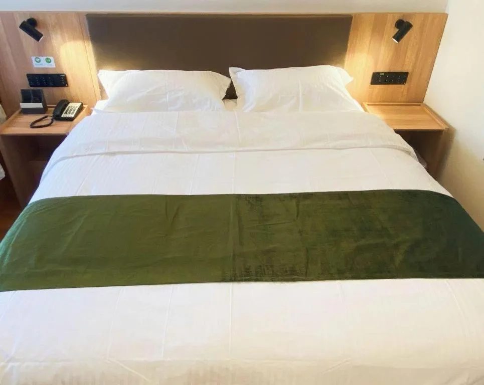 Bed in GreenTree Inn Express Beijing Fangshan District Doudian Road Jin Yuan