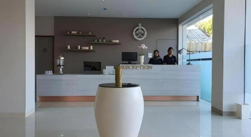 Hart Hotel Premium Rapatmaja