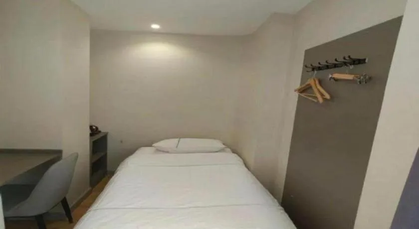 Bed in GreenTree Inn Shenyang Huanggu District Union Building