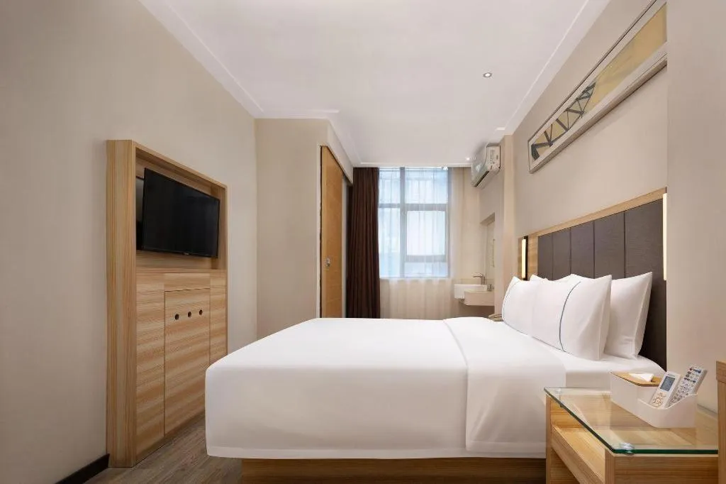 Bed in City Comfort Inn Changsha Window of the World Zhongmao City