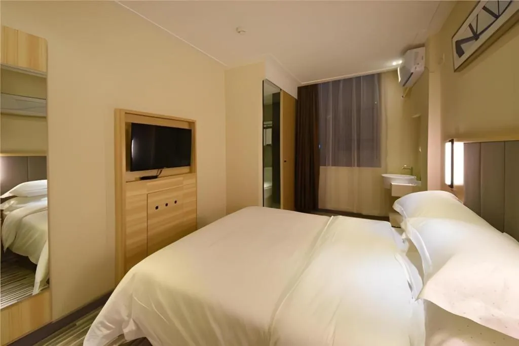 Bed in City Comfort Inn Changsha Window of the World Zhongmao City