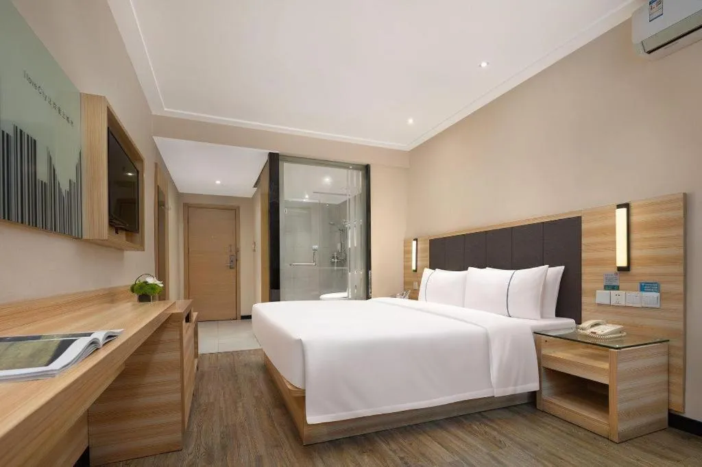 Bed in City Comfort Inn Changsha Window of the World Zhongmao City