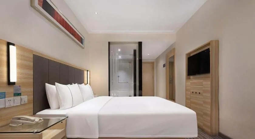 Bed in City Comfort Inn Changsha Window of the World Zhongmao City