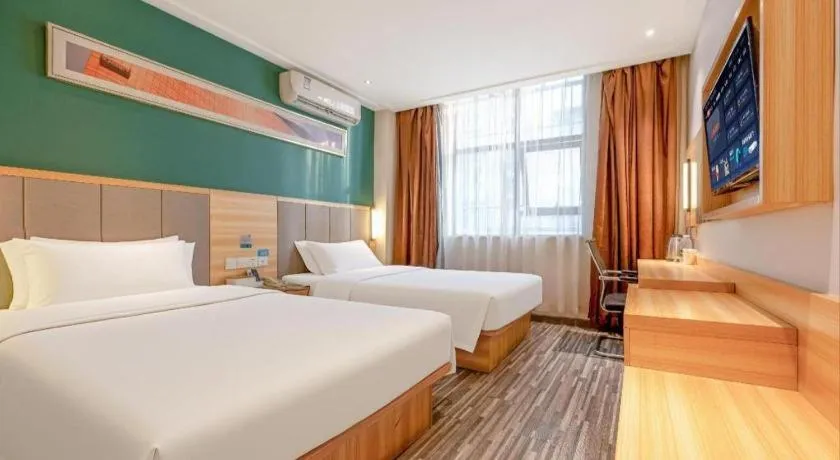 Bed in City Comfort Inn Changsha Window of the World Zhongmao City