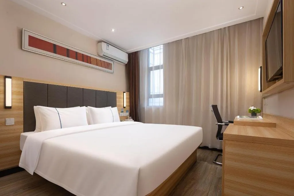 Bed in City Comfort Inn Changsha Window of the World Zhongmao City