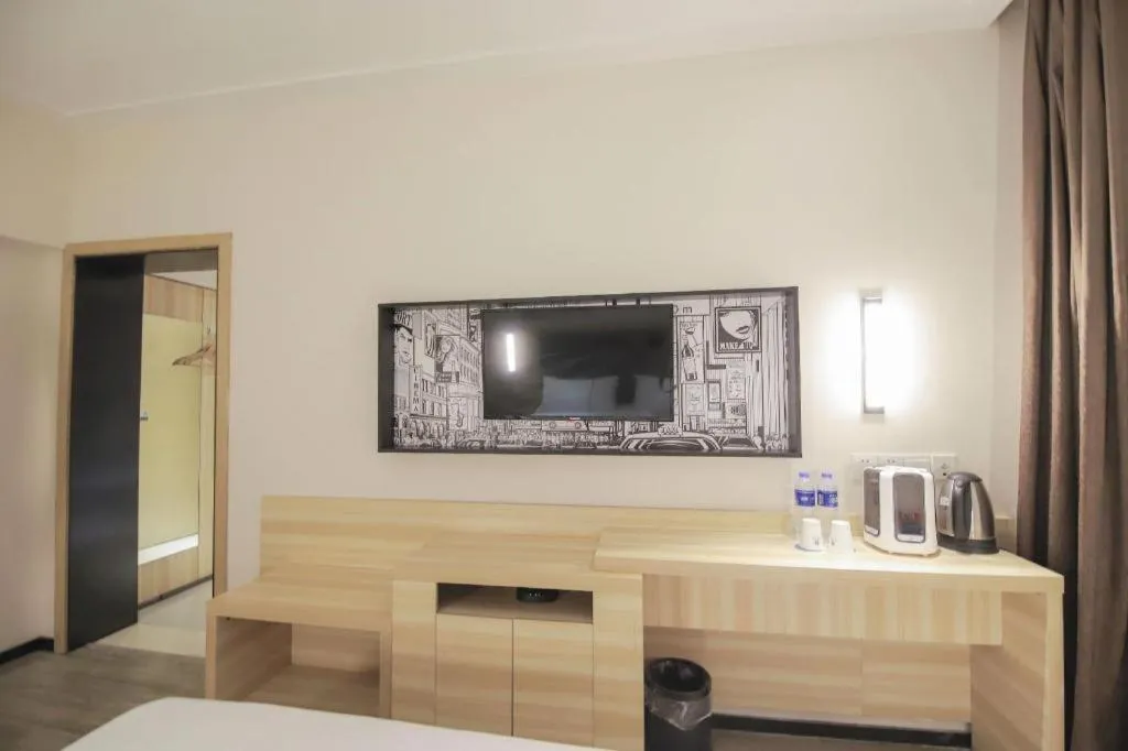 Bed in City Comfort Inn Changsha Window of the World Zhongmao City