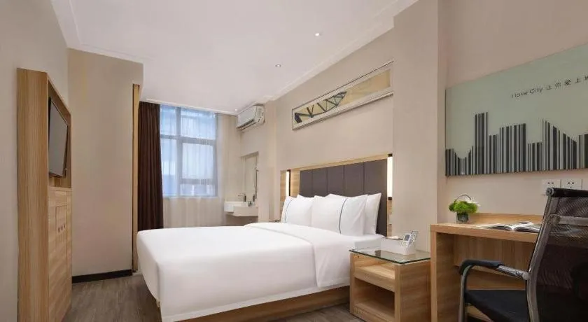Bed in City Comfort Inn Changsha Window of the World Zhongmao City