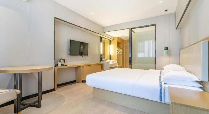 Bed in City Comfort Inn Guangzhou Shixi Metro Station Pazhou Exhibition