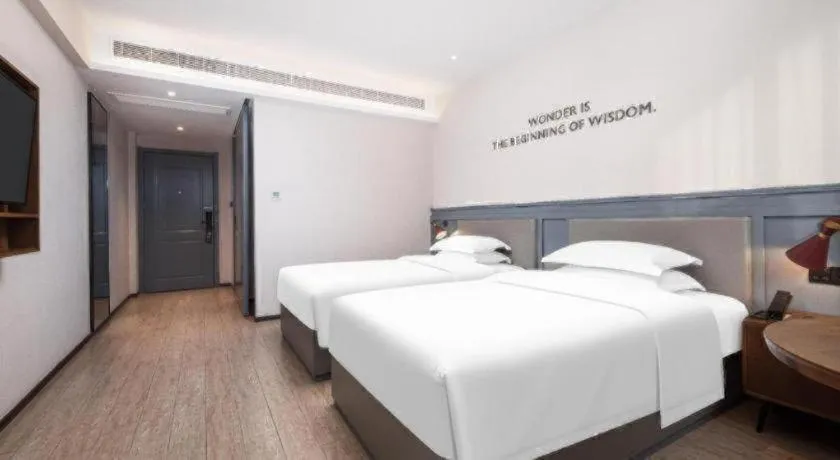 Bed in City Comfort Premier Hotel Wuhan Wangjiawan Hanyang Bus Station Metro Station