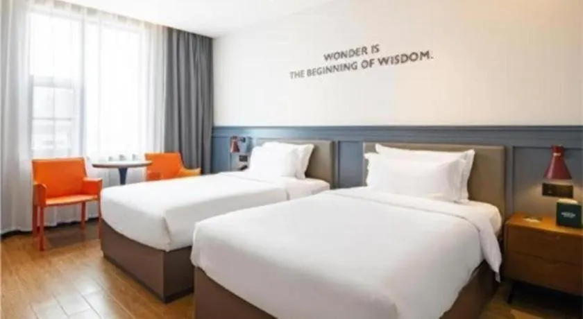 Bed in City Comfort Premier Hotel Wuhan Wangjiawan Hanyang Bus Station Metro Station