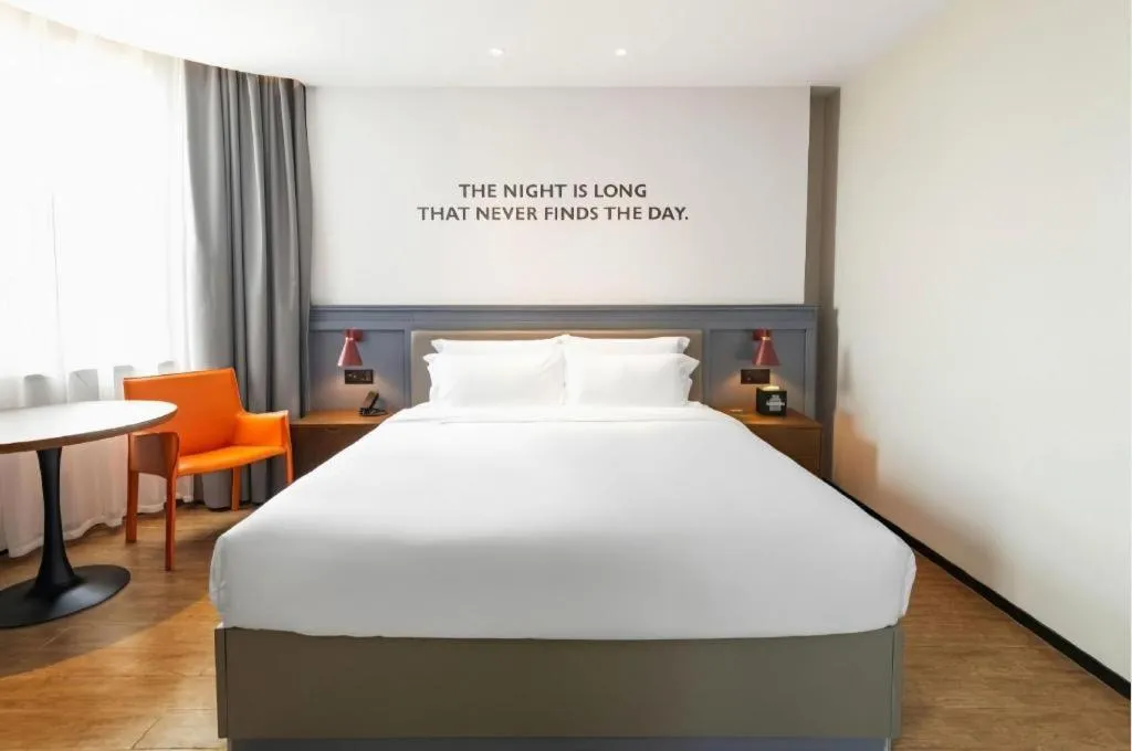 Bed in City Comfort Premier Hotel Wuhan Wangjiawan Hanyang Bus Station Metro Station
