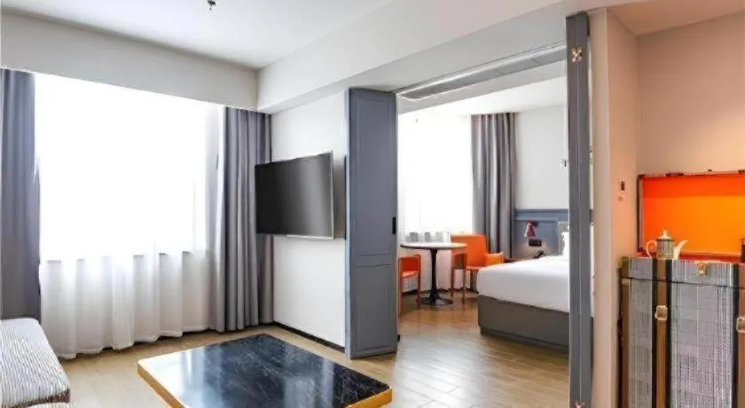 Bed in City Comfort Premier Hotel Wuhan Wangjiawan Hanyang Bus Station Metro Station