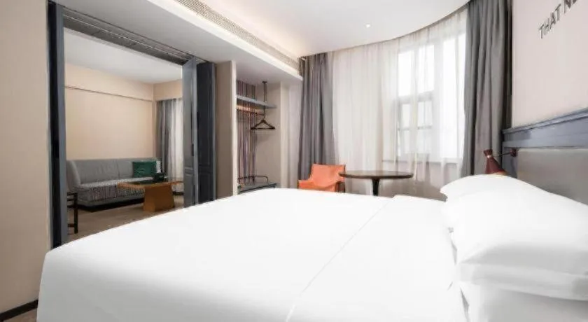 Bed in City Comfort Premier Hotel Wuhan Wangjiawan Hanyang Bus Station Metro Station