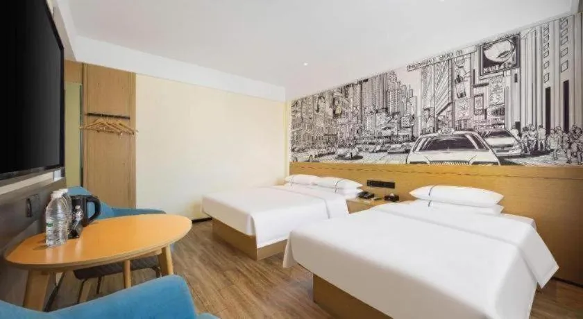 Bed in City Comfort Inn Dandong Railway Station Yalu River Scenic Area