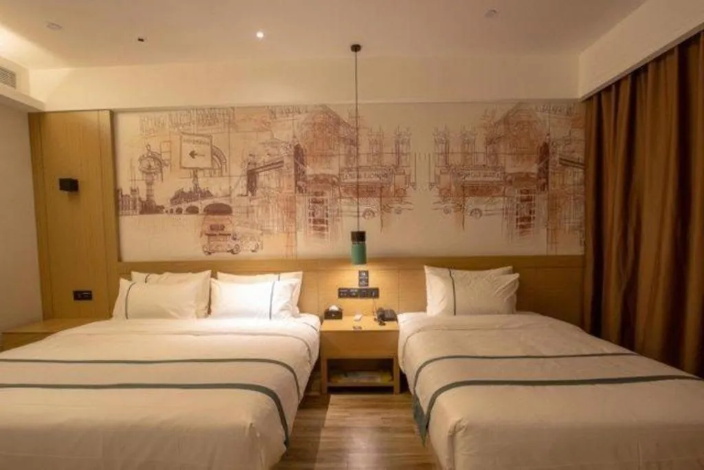 Bed in City Comfort Inn Dandong Railway Station Yalu River Scenic Area