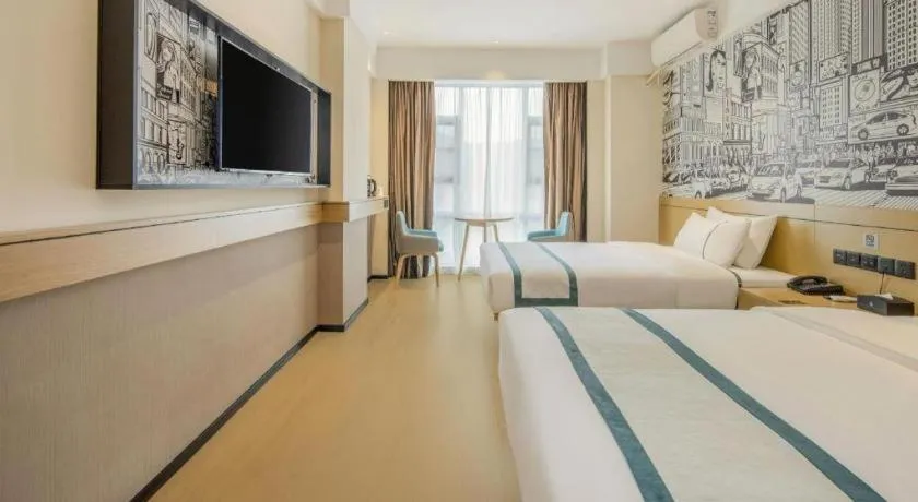 Bed in City Comfort Inn Dandong Railway Station Yalu River Scenic Area