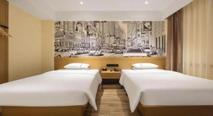 Bed in City Comfort Inn Dandong Railway Station Yalu River Scenic Area